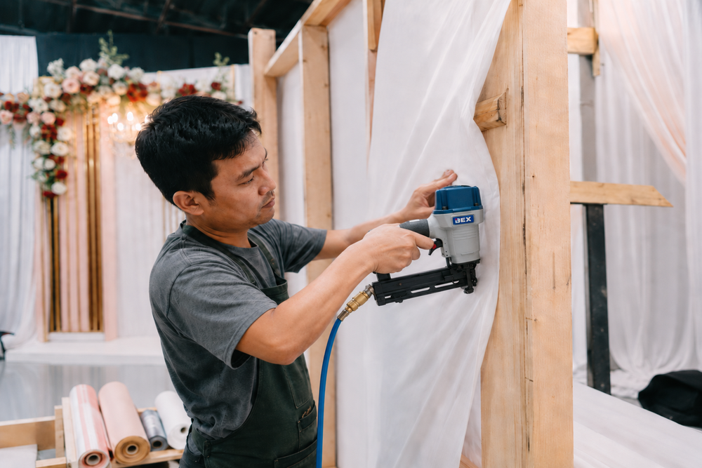 fungsi staples tembak untuk backdrop dekorasi