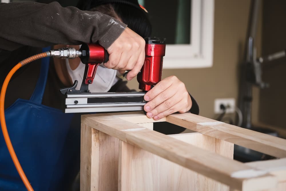 cara-memilih-mesin-paku-tembak-workshop-furniture
